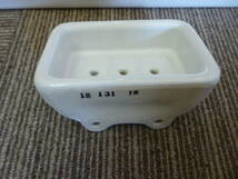  INAX　浴室物置き　＆　メーカー不明　石鹸入れ　何れも白色陶器製　未使用品_画像3