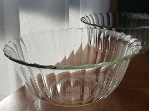  Pyrex glass bowl 2 piece set diameter approximately 21cm salad bowl pot peak plate PYREX postage included 