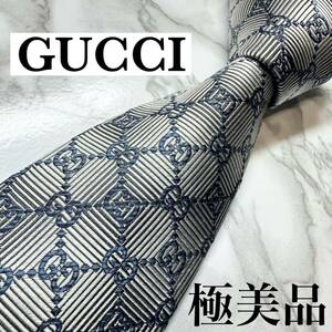 極美品 現行タグ 人気 GUCCI ネクタイ シルク100% GG柄 GGライン 蜂 ソーホー ナロータイ ブランドロゴ 刺繍 シルバー 送料無料