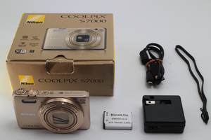 4465- ニコン Nikon COOLPIX S7000 ゴールド 20倍ズーム 1605万画素 ほぼ新品