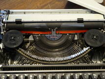 ■ 動作確認済 Olympia SF Deluxe (Model99) タイプライター 欧文キーボード オリンピア 概ね美品 ■_画像5