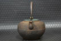 うぶ品　時代物　龍文堂造　岩肌鉄瓶 銅蓋　茶道具　古美術品　_画像3