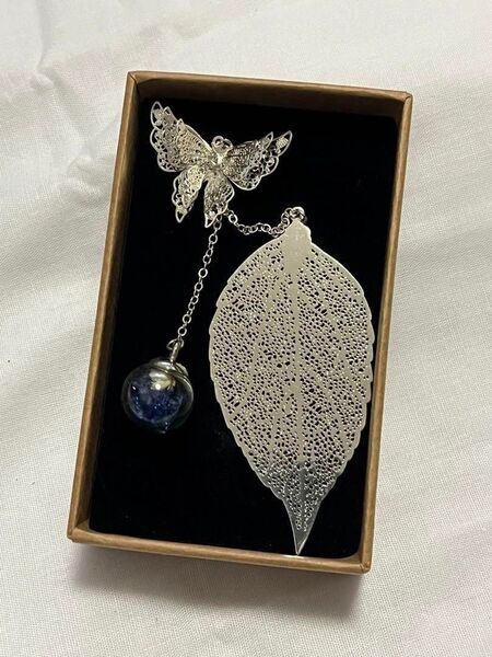 しおり 金属の葉のしおり 3D蝶のペンダント付き
