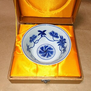 中国 古物 陶製の碗「倣明成化花卉碗」書家の愛蔵品 古玩 以前中国で入手