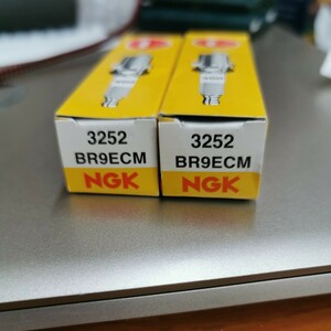 NGK 3252 BR9ECM 未使用 2本