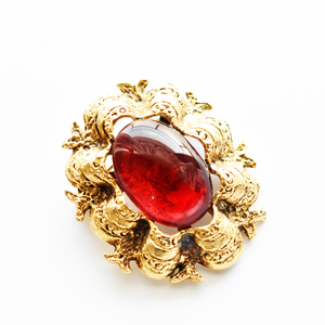 Vintage 1970’s　red glass　round brooch