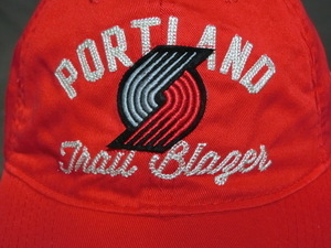 激レア USA購入【adidas】製 NBAバスケ ポートランド トレイルブレイザーズ 【PORTLAND TRAILBLAZERS】 ロゴ刺繍入りキャップ中古良品