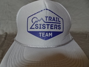 激レア USA購入 アメリカ 女性を中心 トレイルランニング アウトドアスポーツ団体【TRAIL SISTER TEAM】ロゴプリントメッシュCAP 中古良品