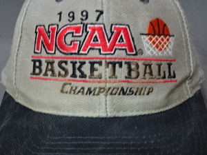 激レア USA購入 ビンテージもの【LOGO 7】製 NCAA カレッジバスケ【1997 NCAA BASKETBALL CHAMPIONSHIP】 ロゴ刺繍入り キャップ 中古品