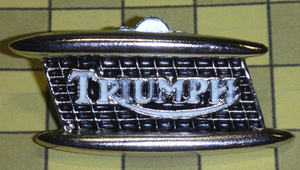 送料無料! トライアンフ TRIUMPH エンブレムデザイン ピンバッジ　ピンズ