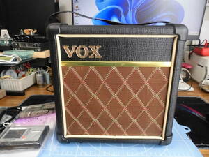 美品・メンテナンス済！　VOX　MINI5　Rhythmギターアンプ、エフェクト（11種）・リズムマシーン・パターン（９９種搭載）・乾電池駆動搭載