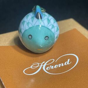 16 Herend ★ペンダントトップ★磁器製 ★重さ6.18g★高さ2cm横2cm奥行3cm★手描き★ヘレンド★チョーカー【送料出品者負担・1円スタート】