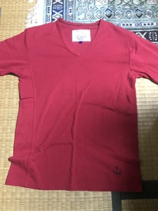 中古　Vネック赤Tシャツ　Mサイズ