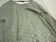 【LOUIS VUITTON】ルイヴィトン　メンズ　プルオーバーロングスリーブスウェット　グレー系　モノグラム柄　　XLサイズ　SY02-DWE_画像4