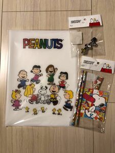 スヌーピー　SNOOPY ピーナッツ　PEANUTS 10ポケットクリアファイル　反射キーホルダー　文具　鉛筆　消しゴム　メモ帳