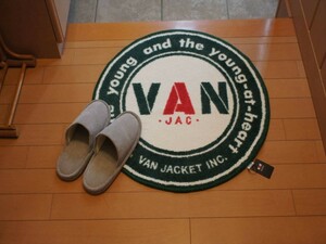 ★送料無料!!VAN JAC ヴァンヂャケット オールドIVYの室内を際立たせるインテリア!! 永遠の丸VAN刺繍ラグマット アイビーグリーン★