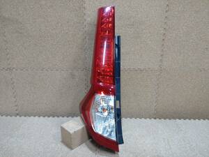 【美品】トヨタ ルーミー M900A M910A 左テールランプ LED 前期 KOITO コイト 220-69044 81560-B1340 打刻印:F【R5-5293C-O】