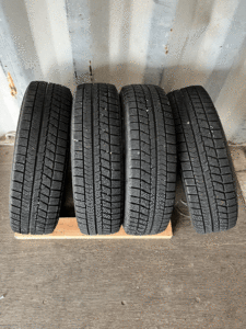 BRIDGESTONE BLIZZAK VRX スタッドレス 165/70/14　管069