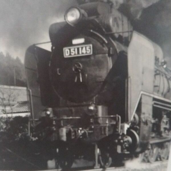 蒸気機関車　デゴイチ（D51）145号機　白黒写真盾。