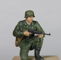 ドイツ　タンクデサント擲弾兵　ＭＰ４０　1/35　レジンキットフィギュア塗装済み完成品一体_画像5