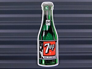 【７ＵＰ・セブンアップ】※《レトロボトルステッカー／サイズ55×86mm》　３９～６９年代ロゴ　アメリカン雑貨　ドリンク　ステッカー