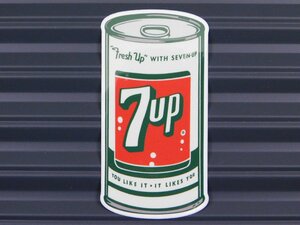 【７ＵＰ・セブンアップ】※《缶型ステッカー／サイズ55×86mm》　３９～６９年代ロゴ　アメリカン雑貨　ドリンク　ステッカー