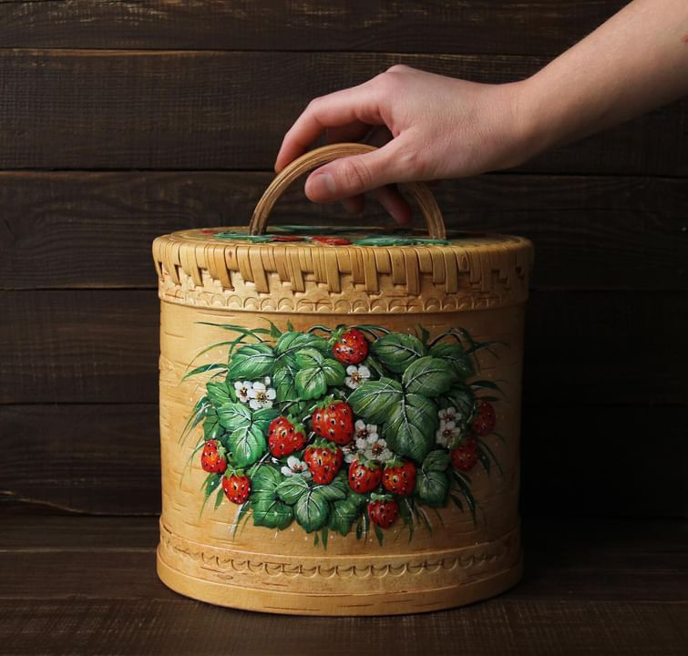 Produits russes☆ Boîte de rangement Beresta en bouleau avec fraises et fleurs de fraises blanches, matriochka peinte à la main, Articles faits à la main, intérieur, marchandises diverses, ornement, objet