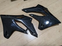 KLX250　Dトラッカー　キャブ後期　サイドカバー　シュラウド　左右セット　割れなし　塗装品　ジャンク_画像1