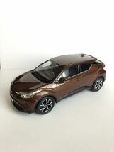 トヨタ C-HR　TOYOTA C-HR　非売品　ミニカー　カラーサンプル　ダークブラウンマイカメタリック　S=1/30_画像1