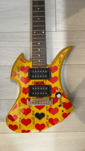 BURNY MG Yellow Heart Jr. MG-Jr. усилитель встроенный Mini гитара .. gold bird HIDE модель желтый Heart FERNANDES