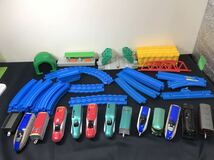 ★TOMY プラレール 列車 汽車 直線レール 曲線レール まが ブロック橋脚 ポイントレール トンネル 駅 橋 その他★_画像1