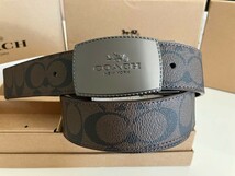 COACH　コーチ　新品　リバーシブル　ブラウン　シグネチャー　馬車バックル　回転可能　フリーサイズ メンズベルト_画像4