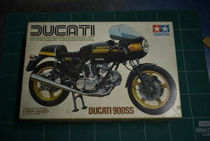 Qn788【絶版 1983年製】Tamiya 1/12 DUCATI 900SS Model 「Kit no. 1425」 オートバイシリーズ No25ドウカティ 旧品番 パーツ欠損 60サイズ