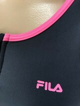 r1_5505 ★定形外 配送★ 極美品 フィラ FILA 光沢ブラック×ピンクパイ ハーフジップ キュロット一体型 競泳水着 オールインワン 11L_画像3