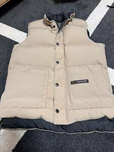 CANADA GOOSE ダウンベスト 2830jm r カナダグース　ベージュ サイズ　xs