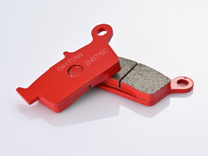 デイトナ製 リアブレーキパッド(赤パッド/セミメタルパッド) 適合：XR100モタード