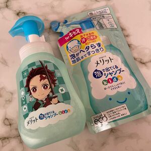 [新品］メリット　泡で出てくるシャンプーkidsポンプ本体300ml+詰め替え用240ml(ナチュラルフローラルの香り)最終値下げ