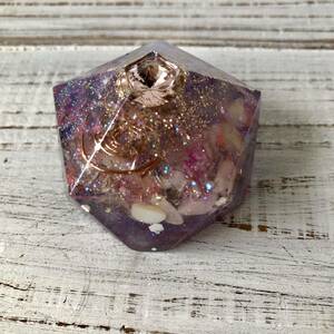 Art hand Auction Orgonite Pentagonal Column Space Power Stone Amulet Good Luck Item Purple, Handmade items, interior, miscellaneous goods, ornament, object