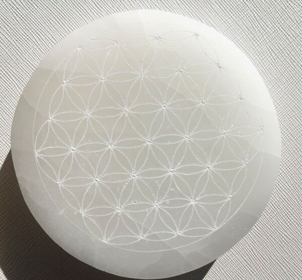 680 セレナイト プレート フラワーオブライフ 厚み1.7cm 彫り 置物 浄化 天然石