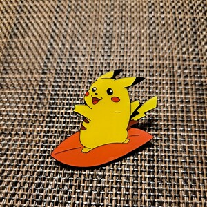 ポケットモンスター 波乗りピカチュウ ピンバッジ ／ ポケモン Pokmon ピカチュウ サーフィン なみのりピカチュウ