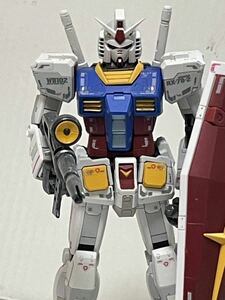 バンダイリアルグレード1/144スケールRＸ-78-2ガンダム　プラモデル塗装済み完成品