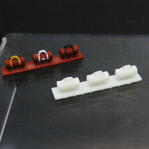 荷棚の手荷物（ボストンバッグ）6個　すずめ模型　3Dプリントパーツ　HO-S156_画像1