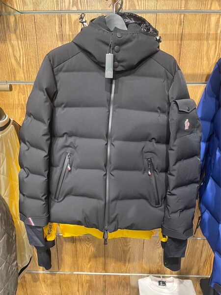 緊急値下げ！MONCLER Mongetech ショートダウンジャケット 