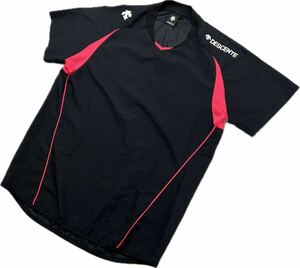 DESCENTE ☆ ナイロン 半袖シャツ ウィンドシャツ ブラック 黒 レッド S ランニング トレーニング スポーツ 部活 人気 デサント■FF152