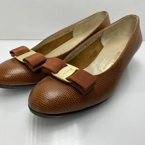 0-1 サルヴァトーレフェラガモ Salvatore Ferragamo パンプス チャンキーヒール ラウンドトゥ ヴァラリボン レザー6 1/1c DG07343 338の画像1