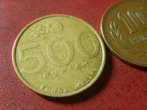 外国・インドネシア／５００ルピア・アルミニウム青銅貨（2001年）　240102_画像3