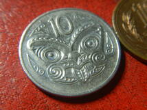 外国・ニュージーランド／１０セント白銅貨：マオリ族の仮面（1982年）　240128_画像3