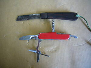 折り畳みナイフ及びコルク栓抜き・瓶の栓抜き・ナイフ　万能ナイフ　合計２本　中古品　当時物