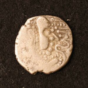 古代インド チャウルキヤ朝「ガッドヘイヤ・パイサ」銀貨（850-950）[E3137]コイン　