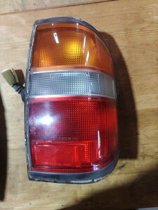 NISSAN Nissan Terrano оригинальный задний фонарь правый 26550-0W725 P10100-22008105 KOITO 33-06909R